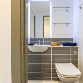 Premium En Suite - Image 7